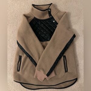 Abercrombie & Fitch Black and Tan Fleece Jacket